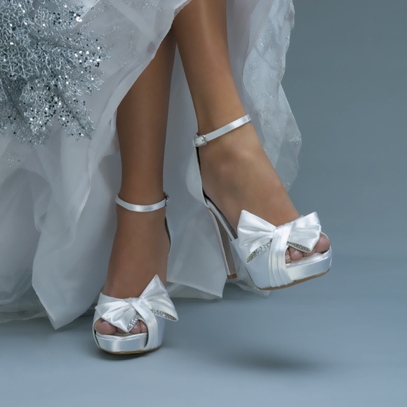 David’s Bridal Platform Peep Toe Heels, 5.5, New - Picture 8 of 16